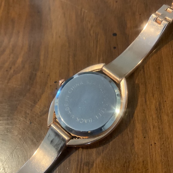 Rose Gold Lupai Quartz Watch - Picture 3 of 3